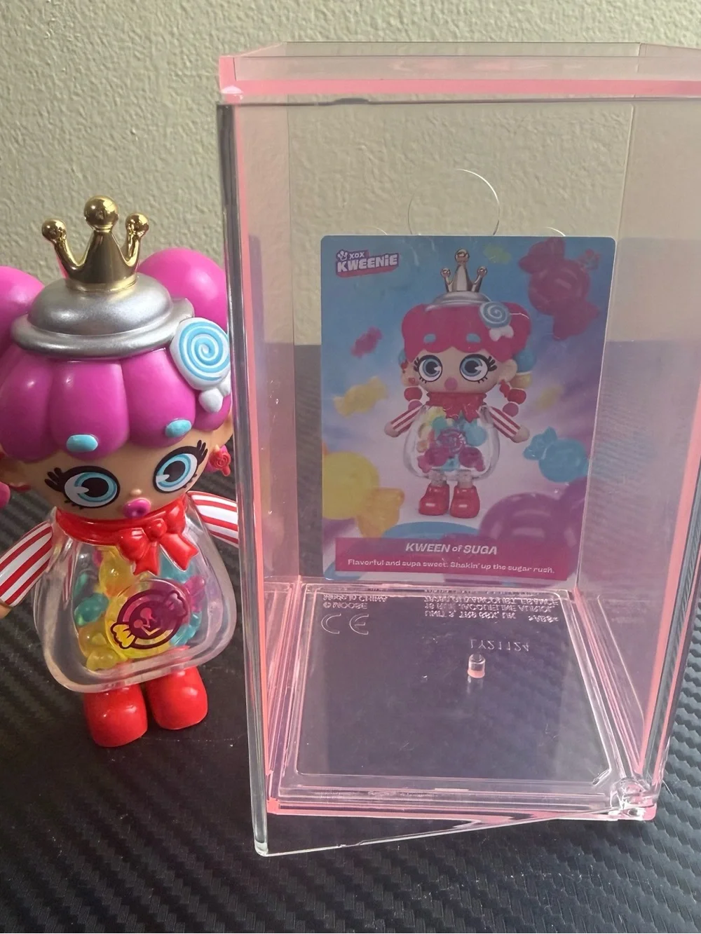 Moose Toys XOX Kweenie Kween of Suga Vinyl Figure Quirky Kweens Doll + Case